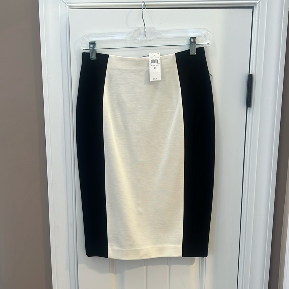 Black-and-white Anne Taylor pencil skirt size 0 tags on perfect condition